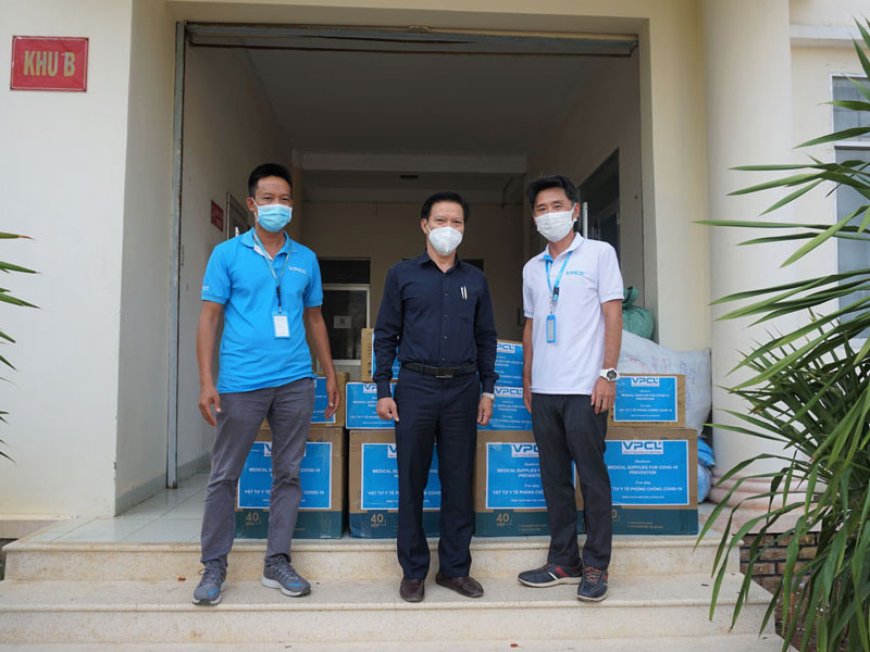 VPCL handed medical supplies to Ninh Hoa PC in July 2021