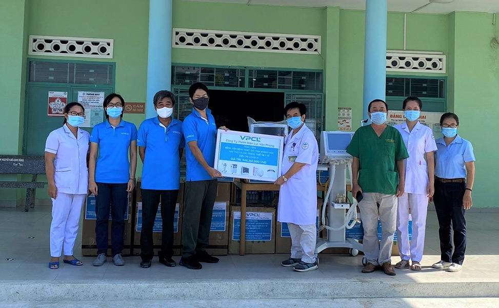 VPCL presented certificate of contribution to Khanh Hoa hospital of tropical diseases